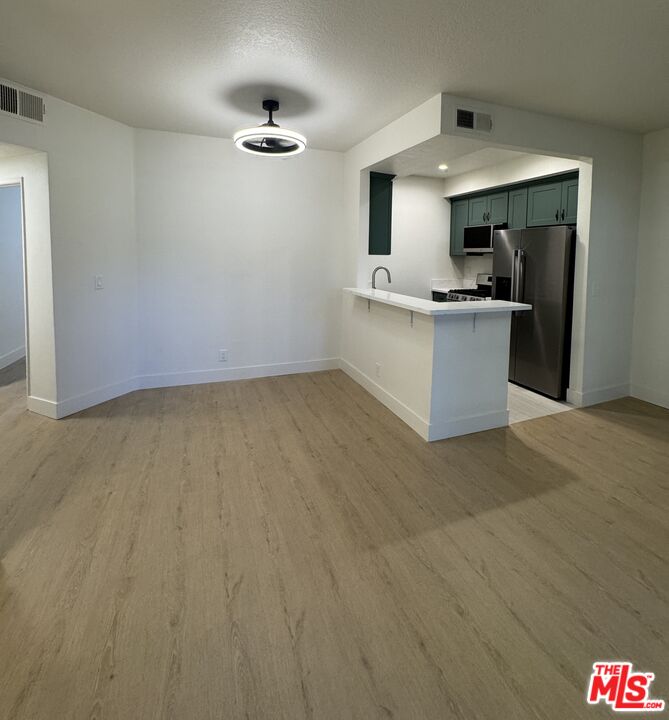 5620 Yolanda Ave Unit: 111