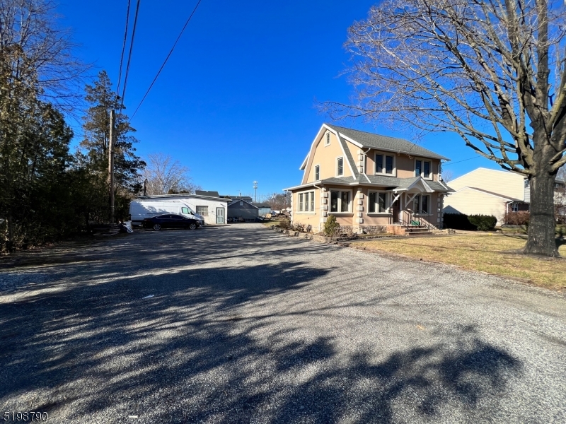 79 Clinton Rd