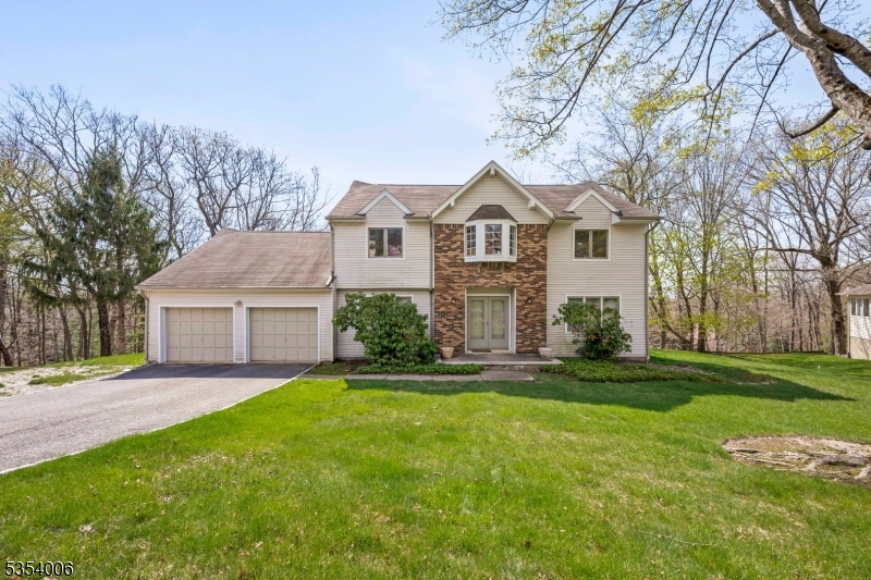 6 Tulip Ln