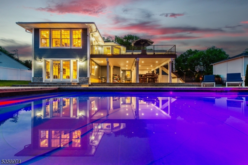 6 Dahl Dr