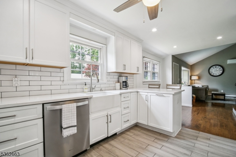 22 Corwin St