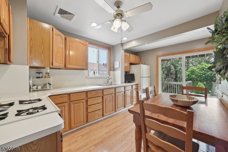 350 Walnut St