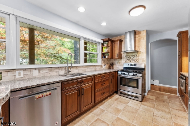 1295 Colonial Way