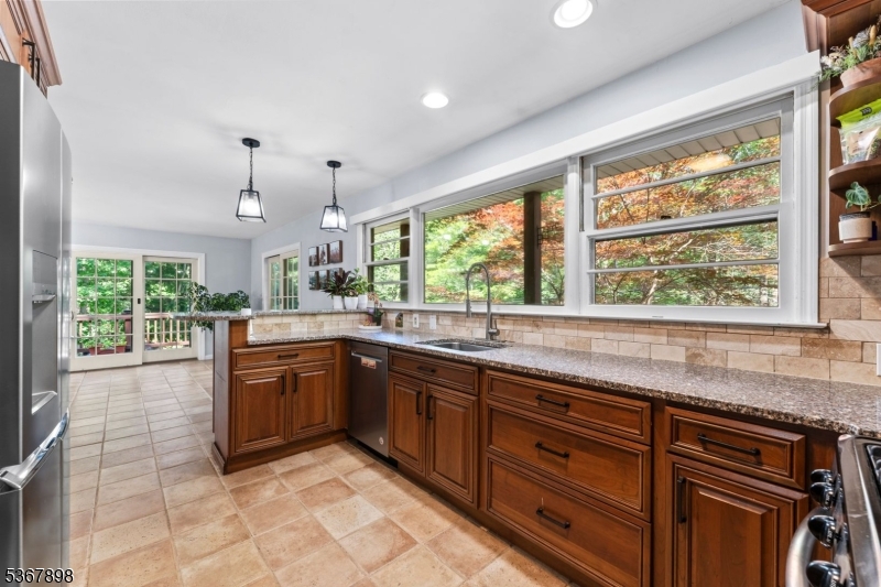 1295 Colonial Way