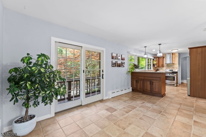 1295 Colonial Way