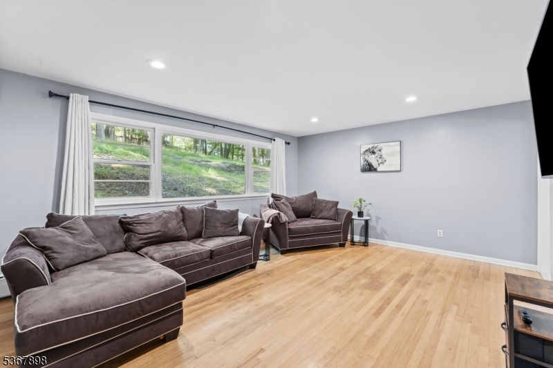 1295 Colonial Way