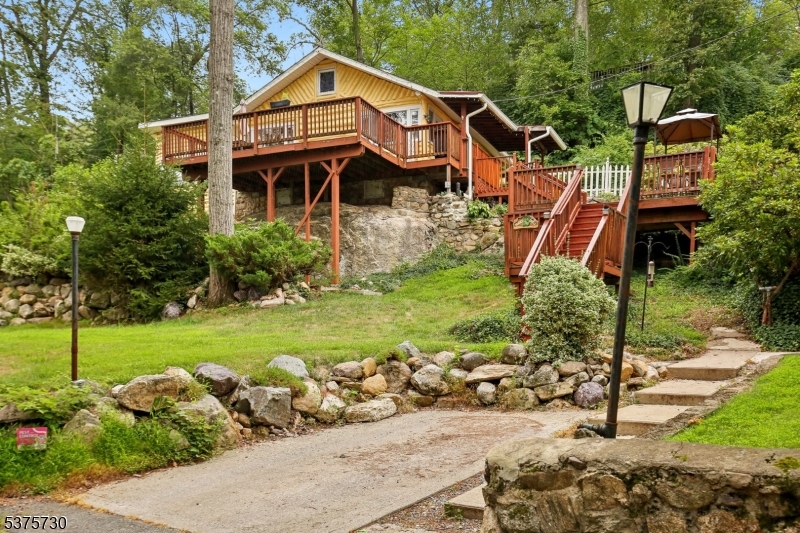 13 Rock Rd