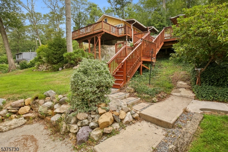 13 Rock Rd