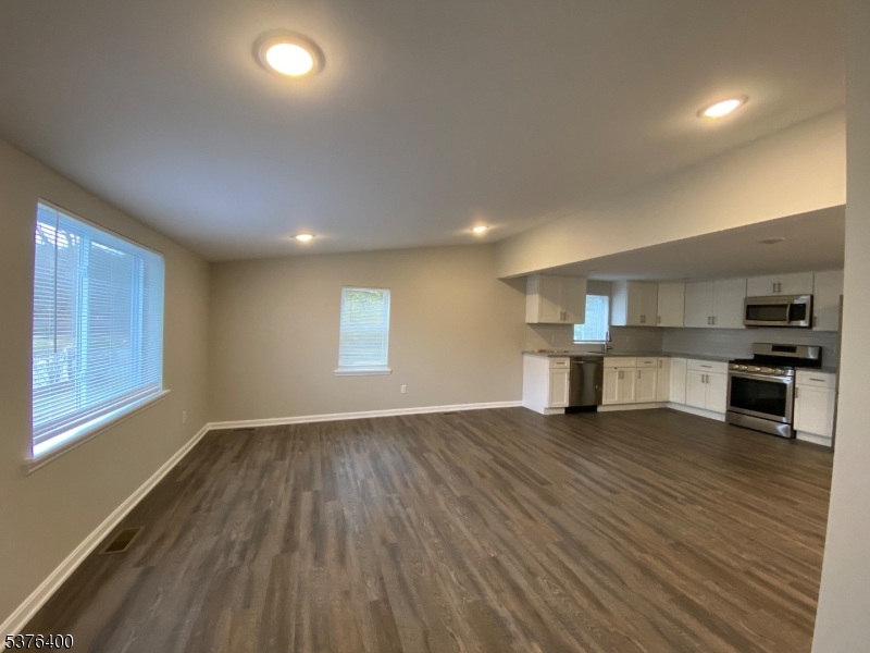 592 Main St 1