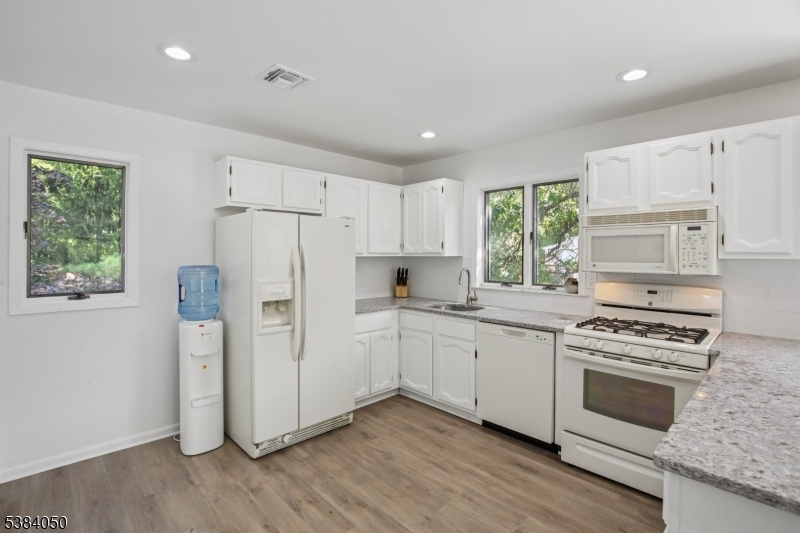 136 Changebridge Rd B8