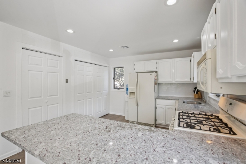 136 Changebridge Rd B8