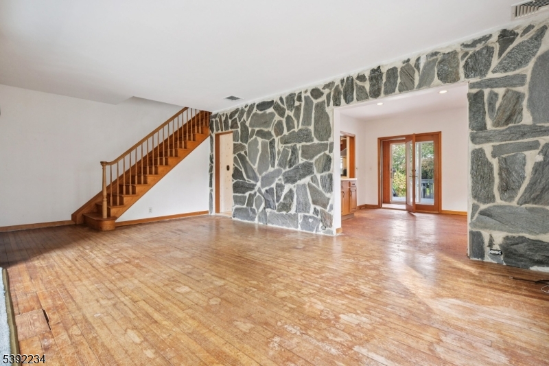 73 Hoover Ave