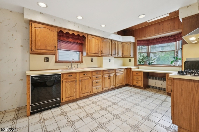73 Hoover Ave