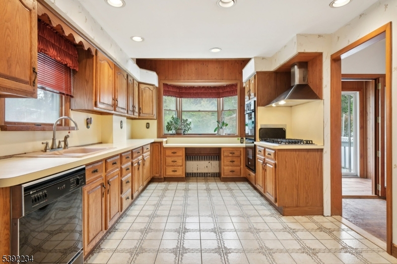 73 Hoover Ave