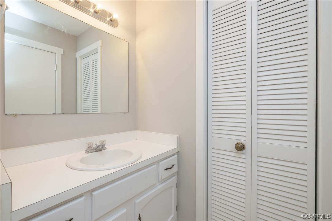 13704 Nuttree Woods Ct