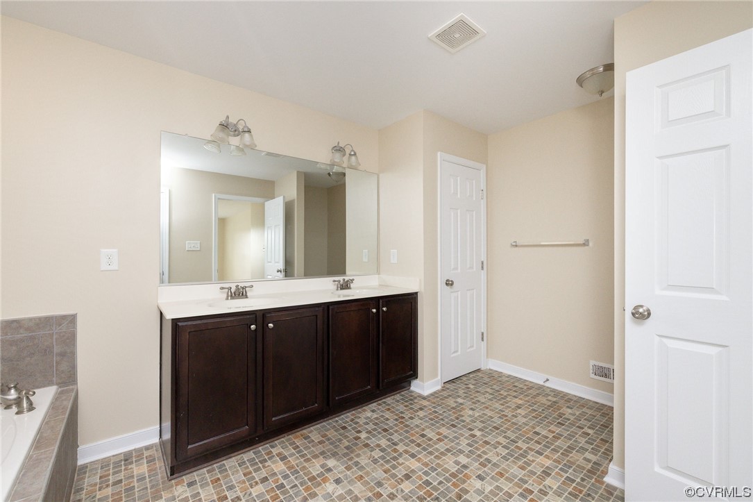 644 Abbey Village Cir