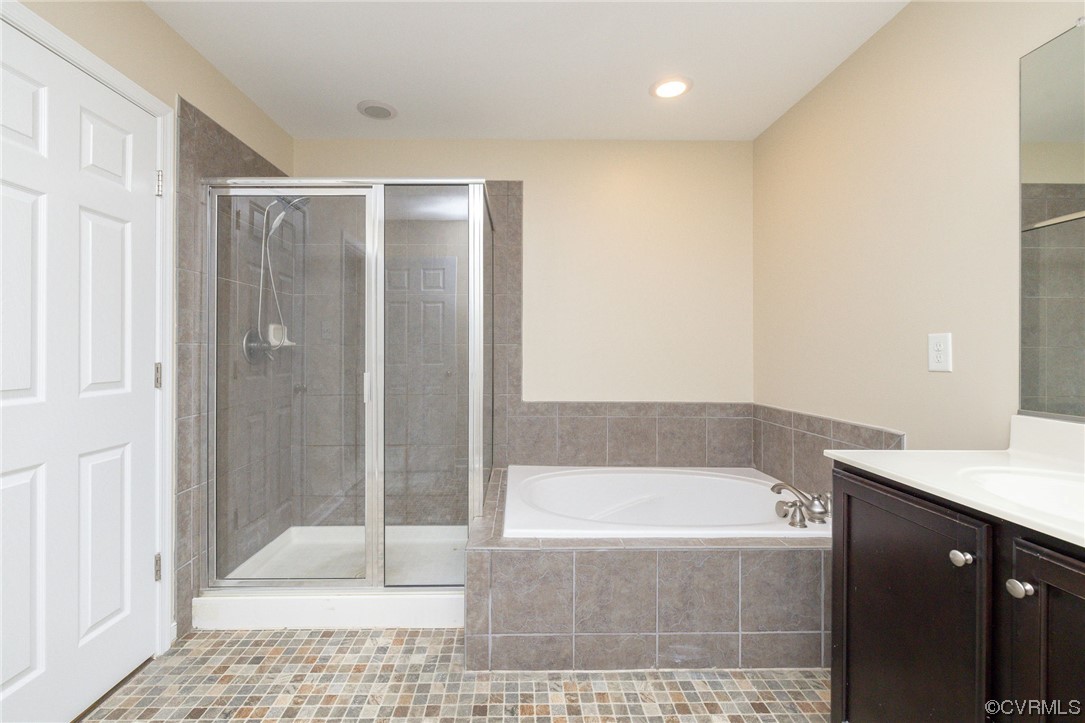 644 Abbey Village Cir