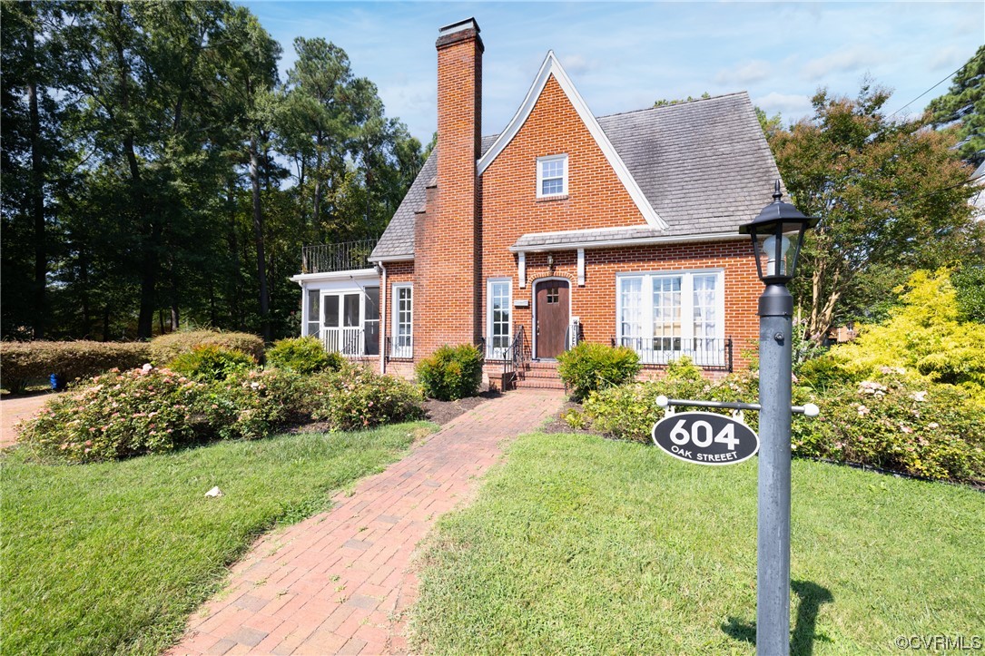 604 Oak St