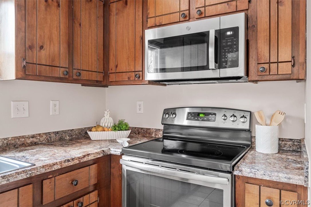 5831 Sara Kay Dr