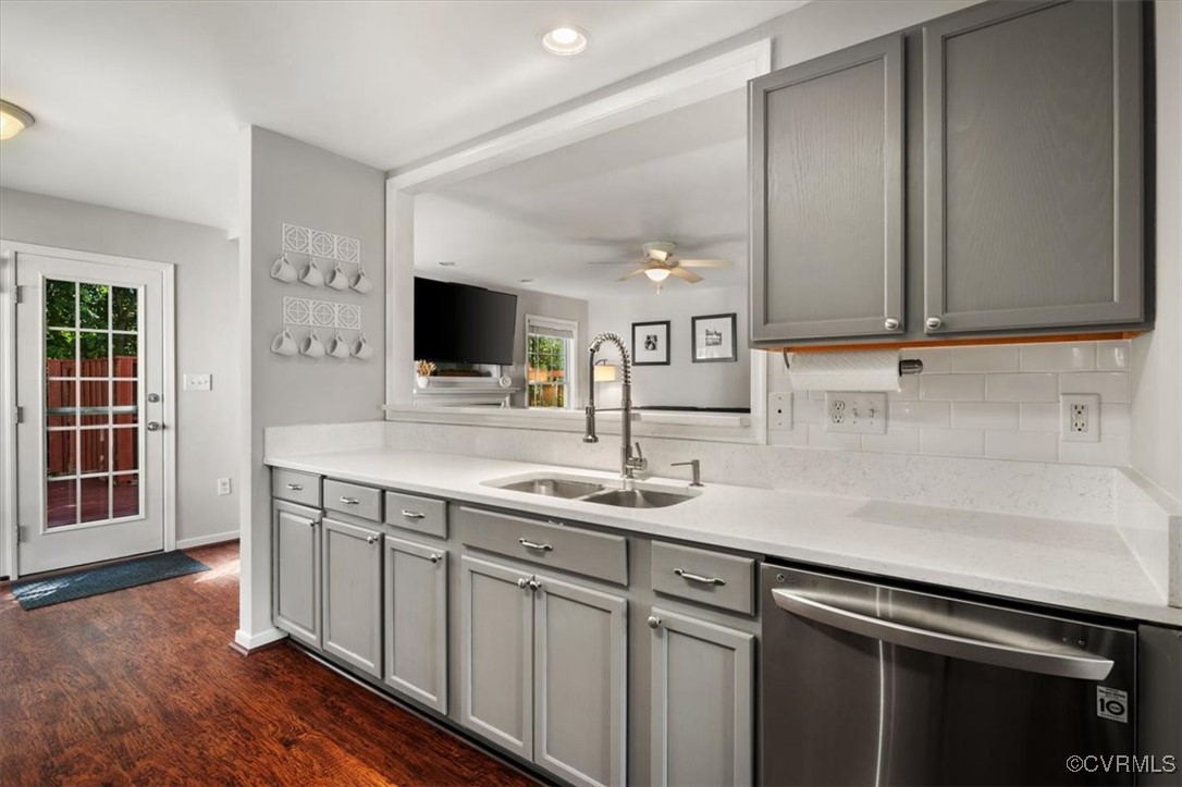 8867 Emerald Dunes Cir