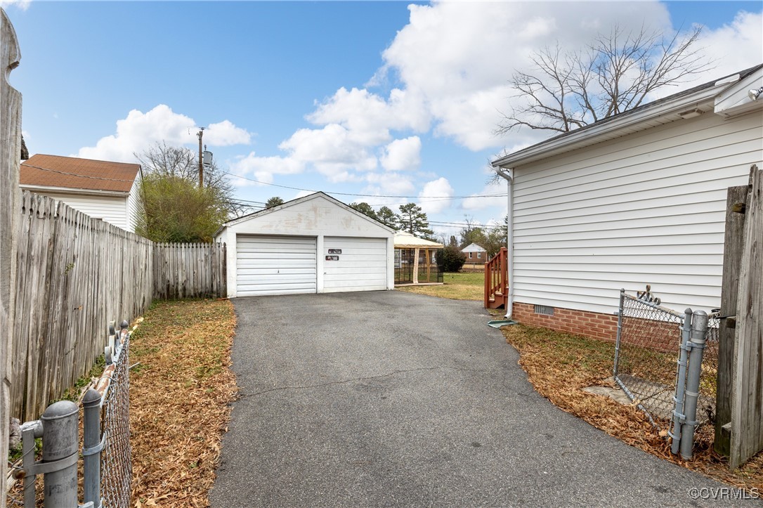 9707 Esmont Rd