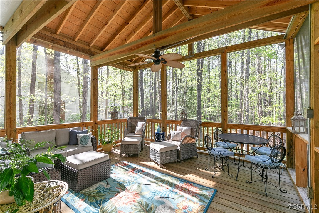 15301 Fox Briar Ct