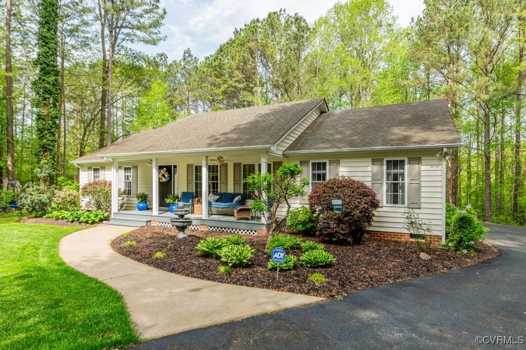 9190 Buttonwood Ln