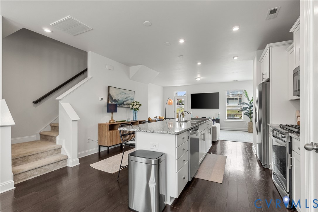 17231 Gossamer Dr