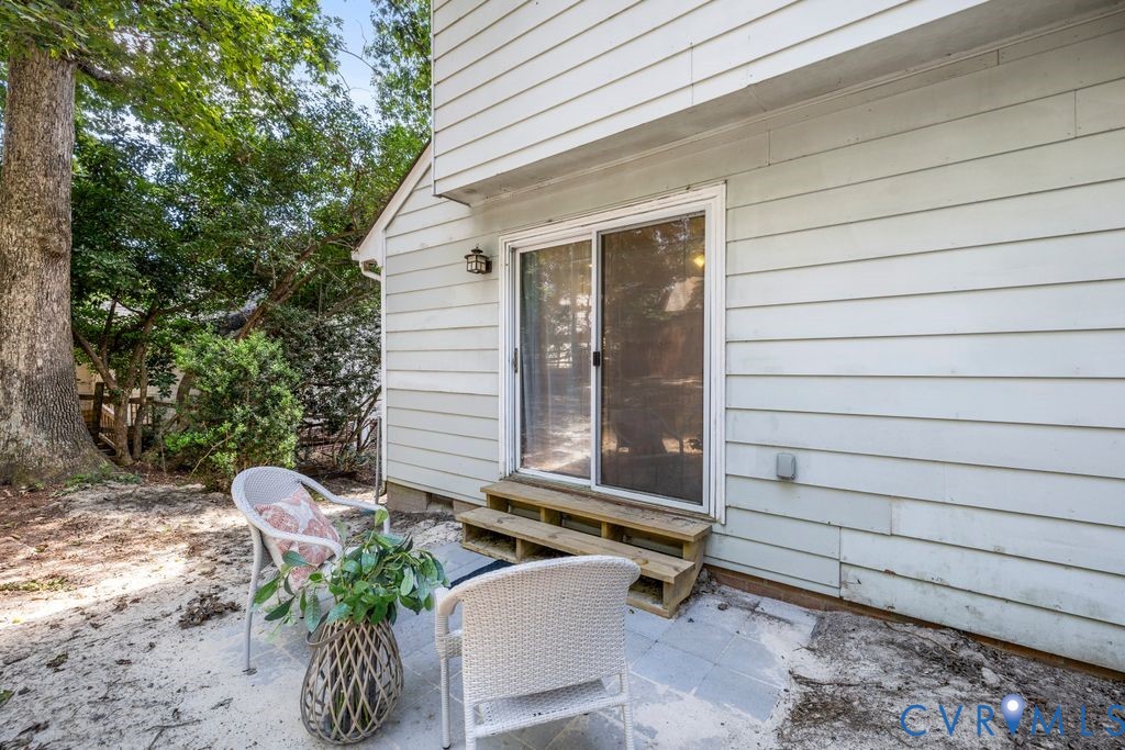 3210 Castlebury Dr