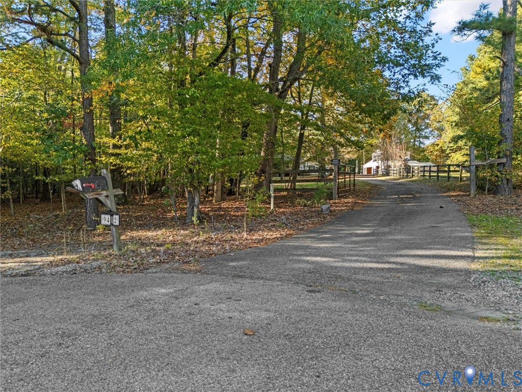 9402 Dry Creek Rd