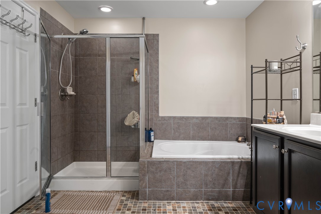 644 Abbey Village Cir