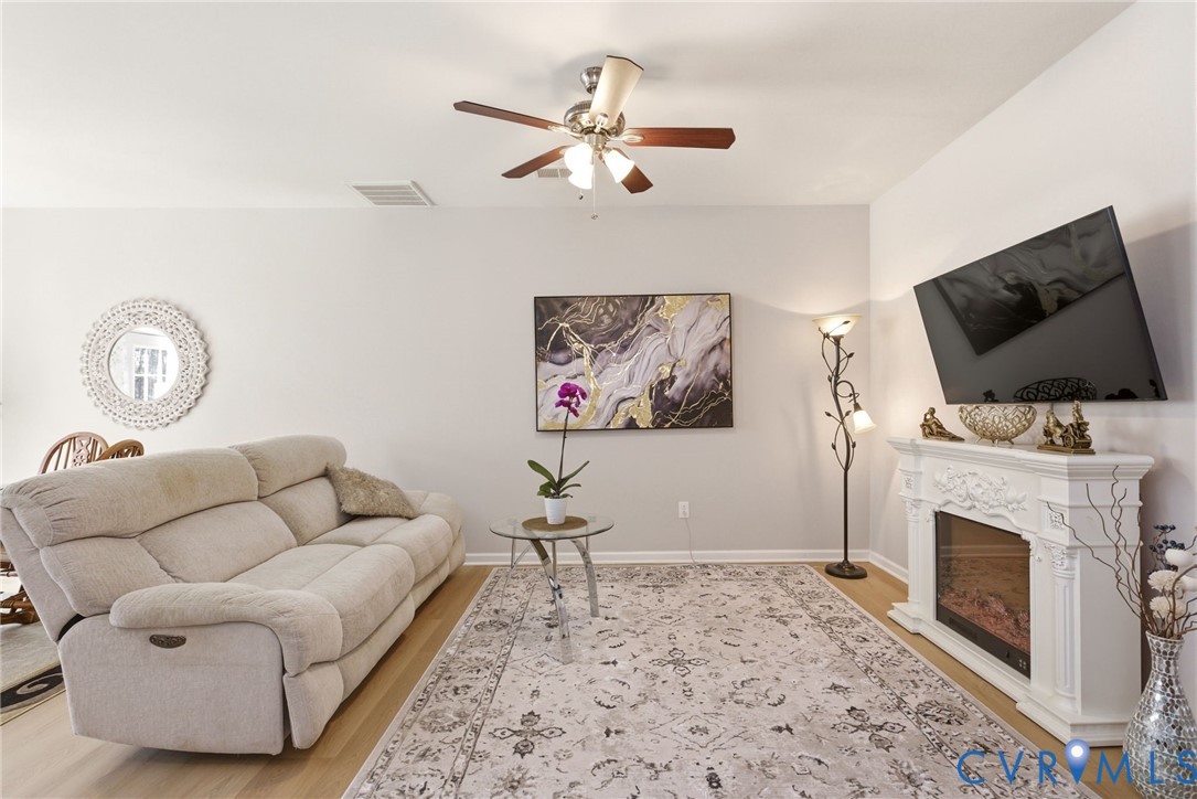 8962 Ringview Dr