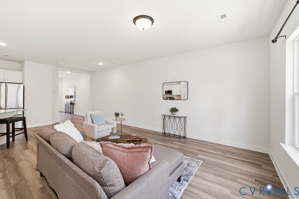 3221 Gannet Ln