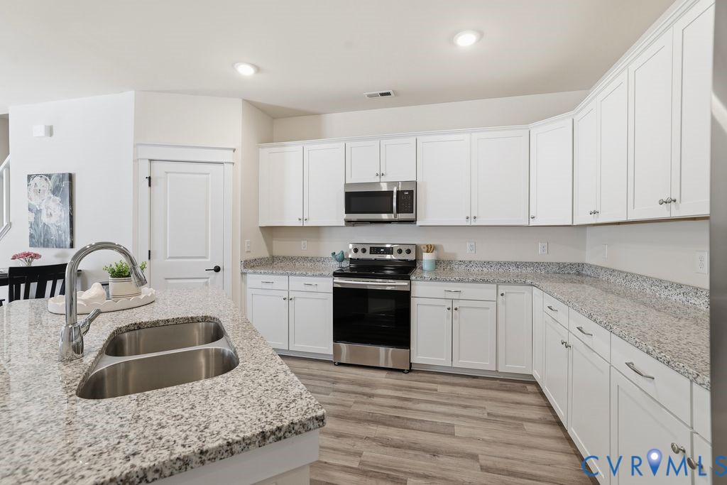 3221 Gannet Ln
