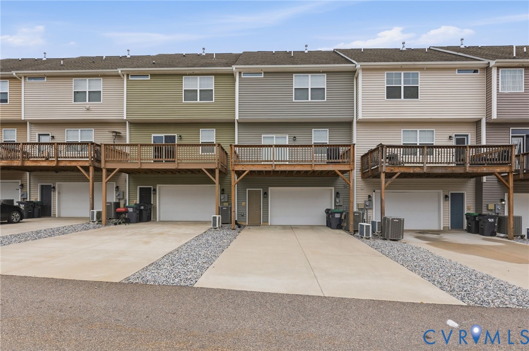 17004 Gossamer Dr