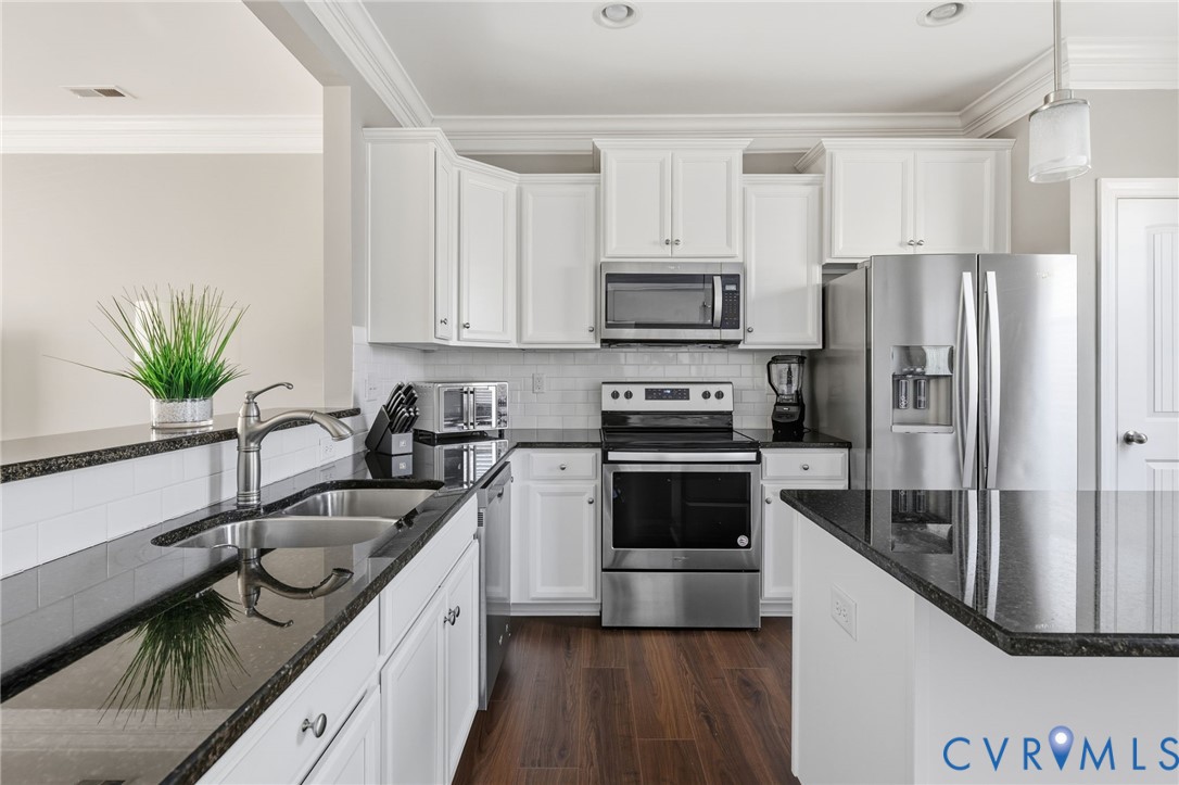 17004 Gossamer Dr