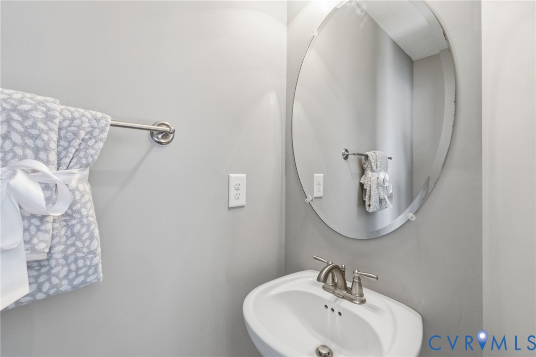 17004 Gossamer Dr