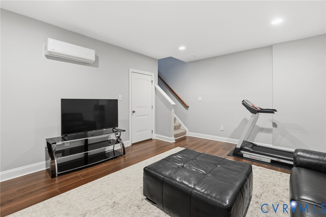 17004 Gossamer Dr