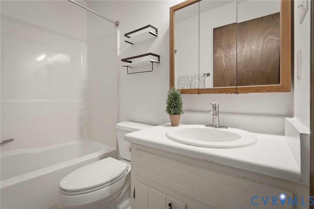 9919 Castle Glen Ter