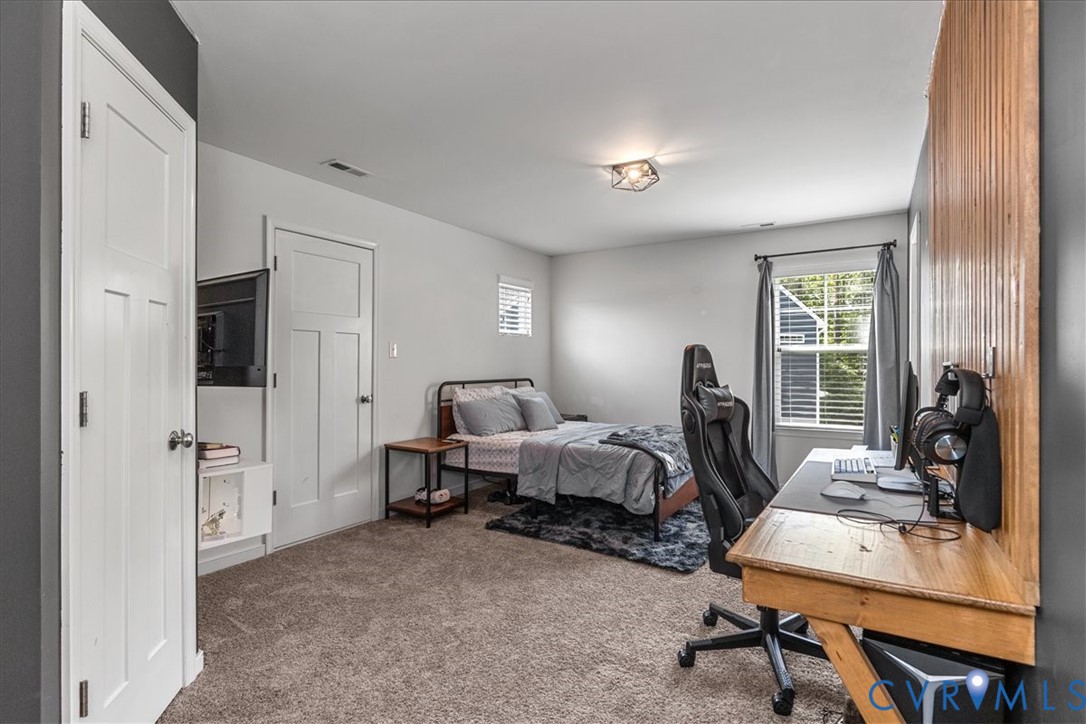 17618 Stafford Park Pt