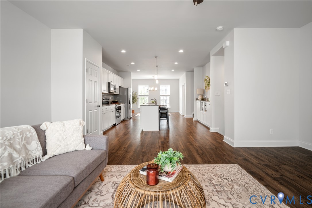 15212 Dunton Ave