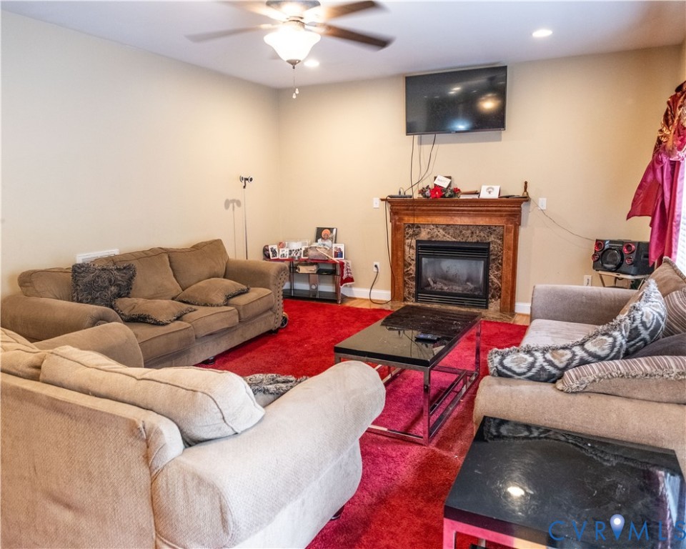7425 Rosemead Ln