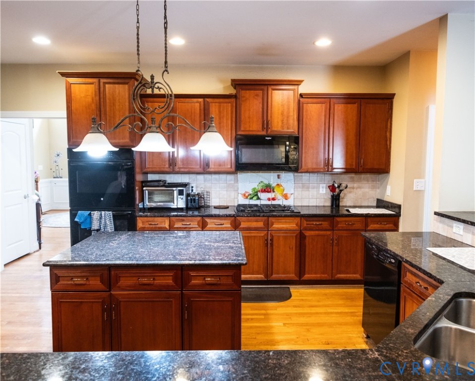 7425 Rosemead Ln