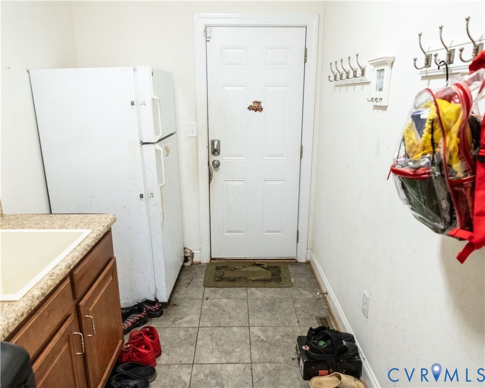 7425 Rosemead Ln