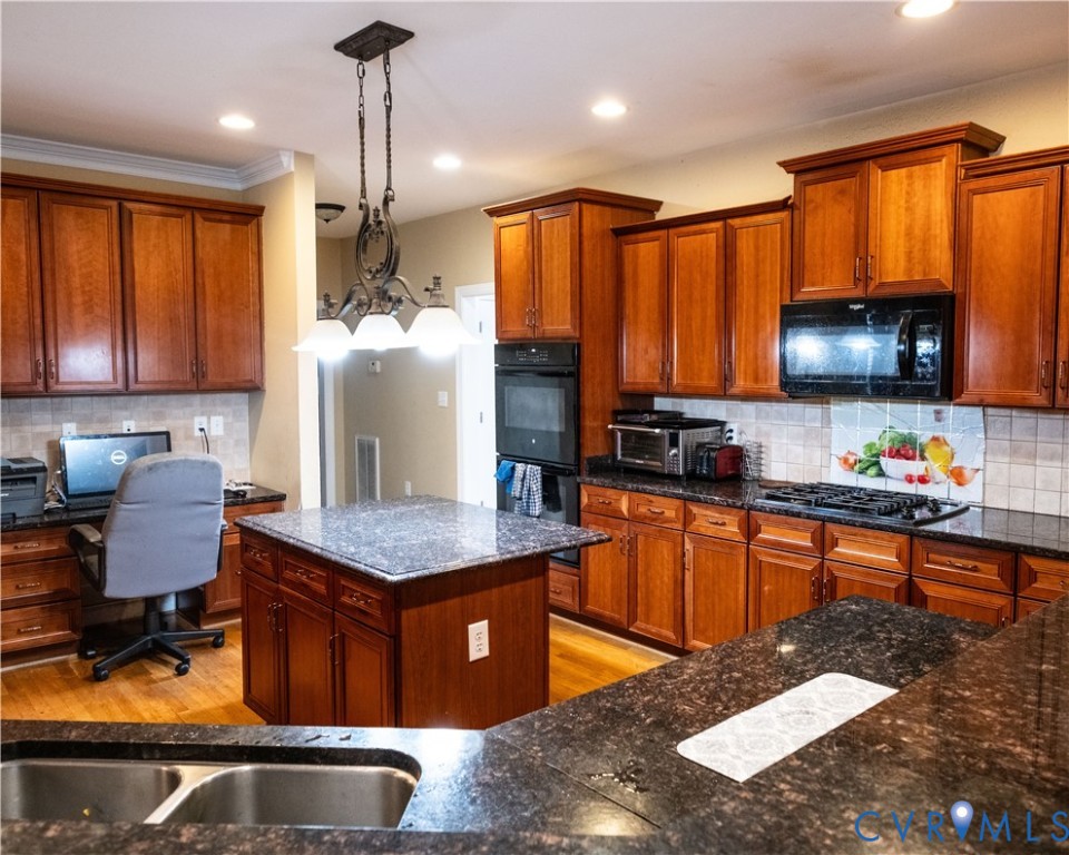 7425 Rosemead Ln