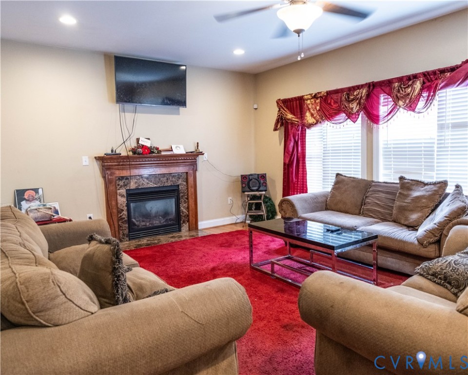 7425 Rosemead Ln