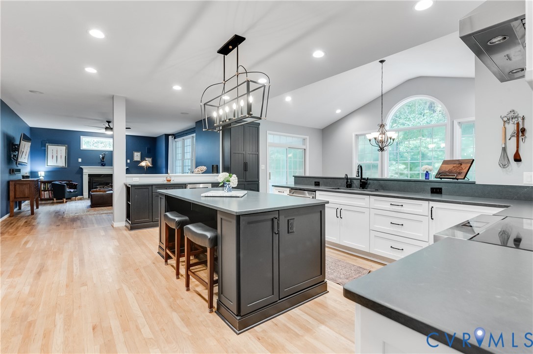 4415 Lake Summer Ct