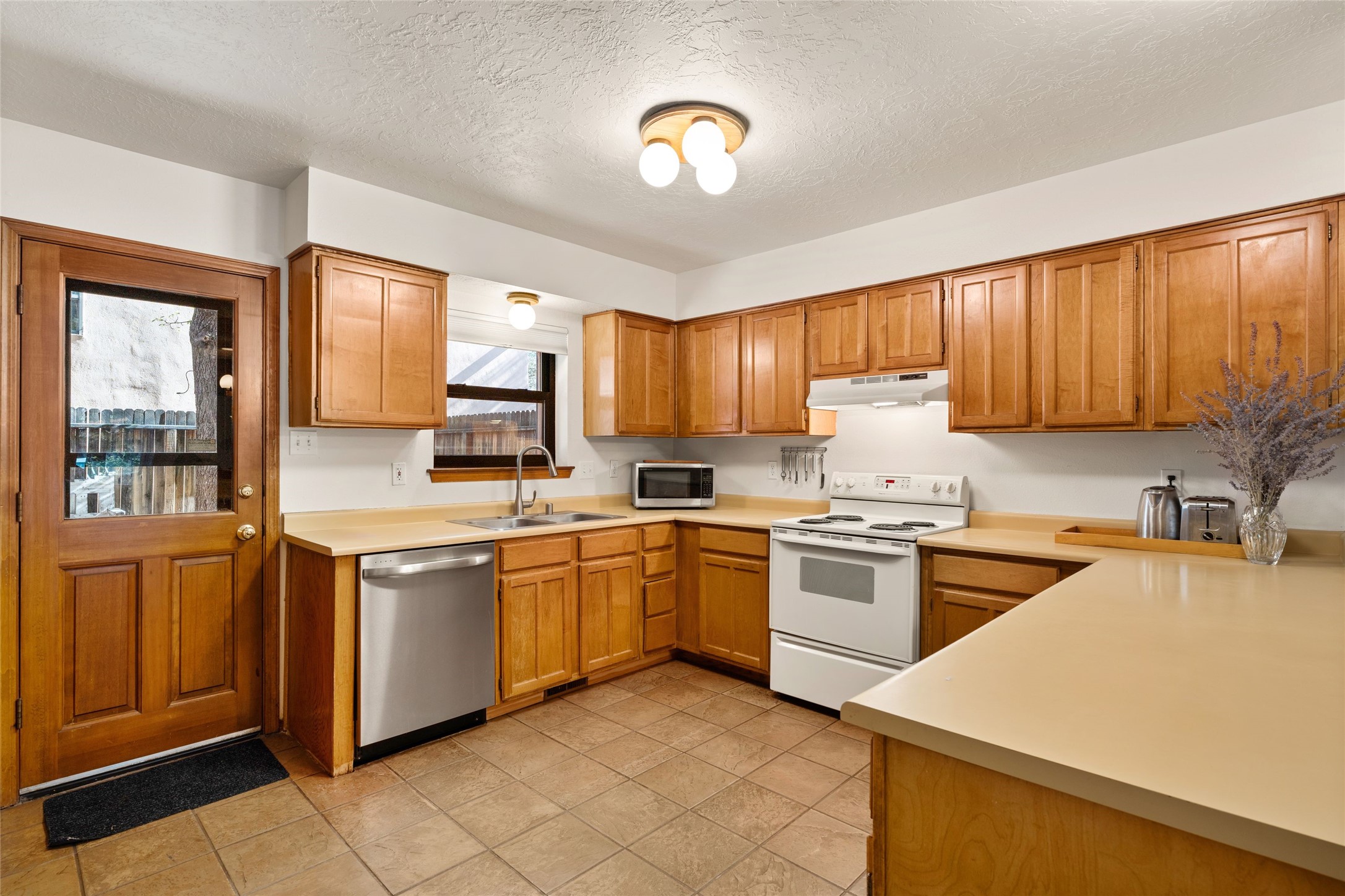 1552 Avenida De Las Americas