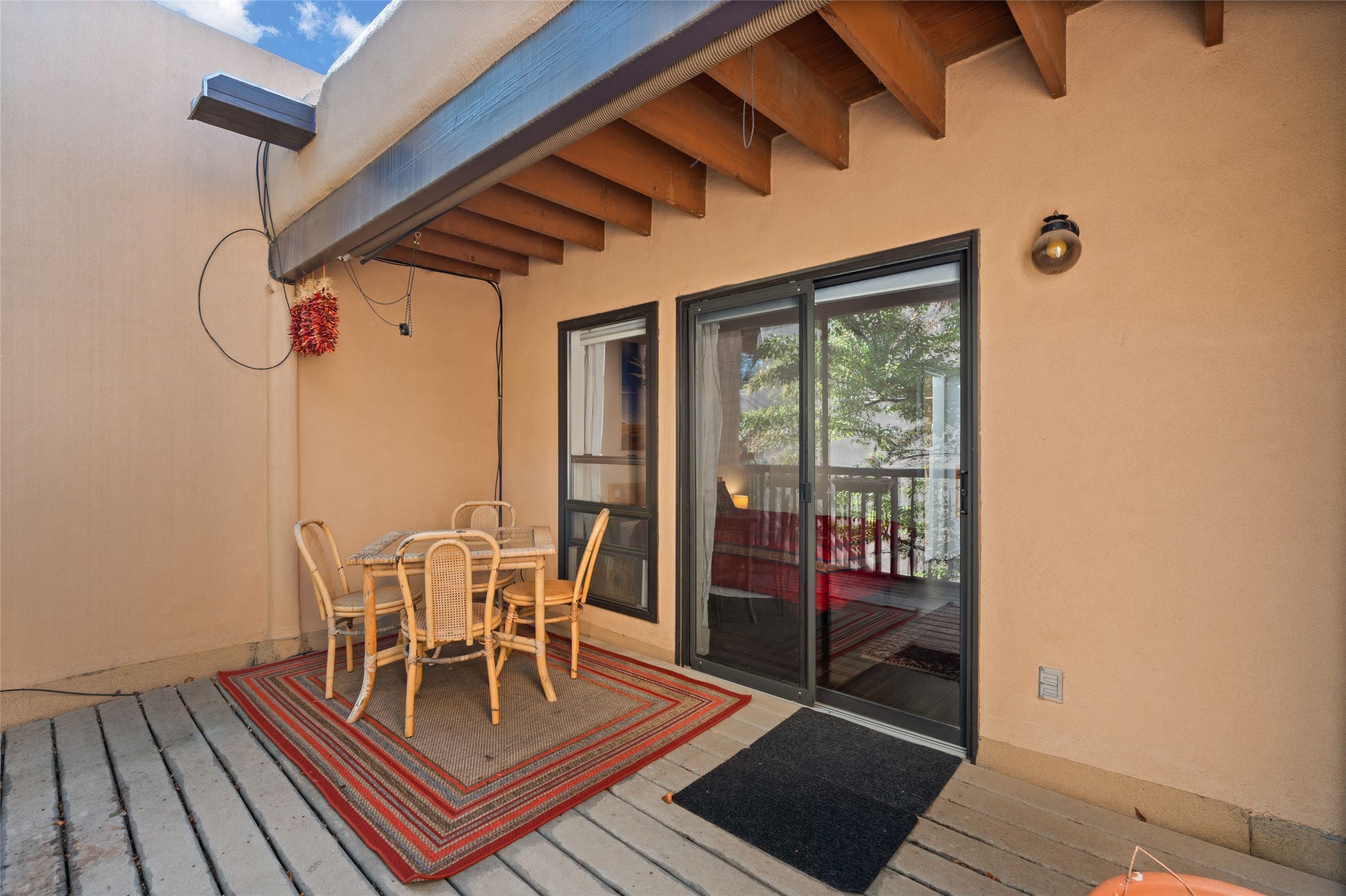 1552 Avenida De Las Americas