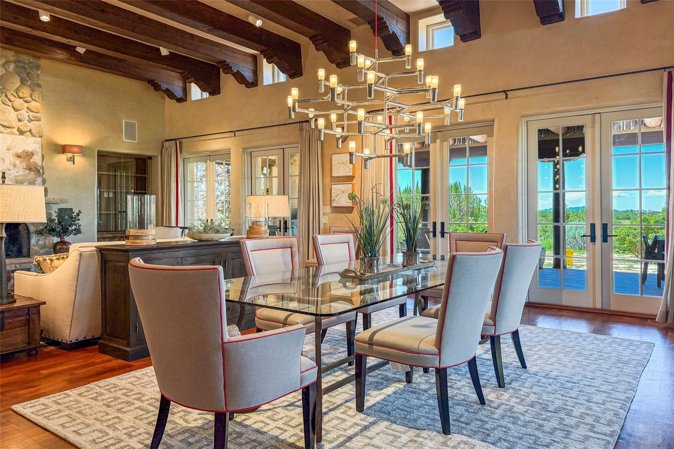 6 Silver Mesa Court